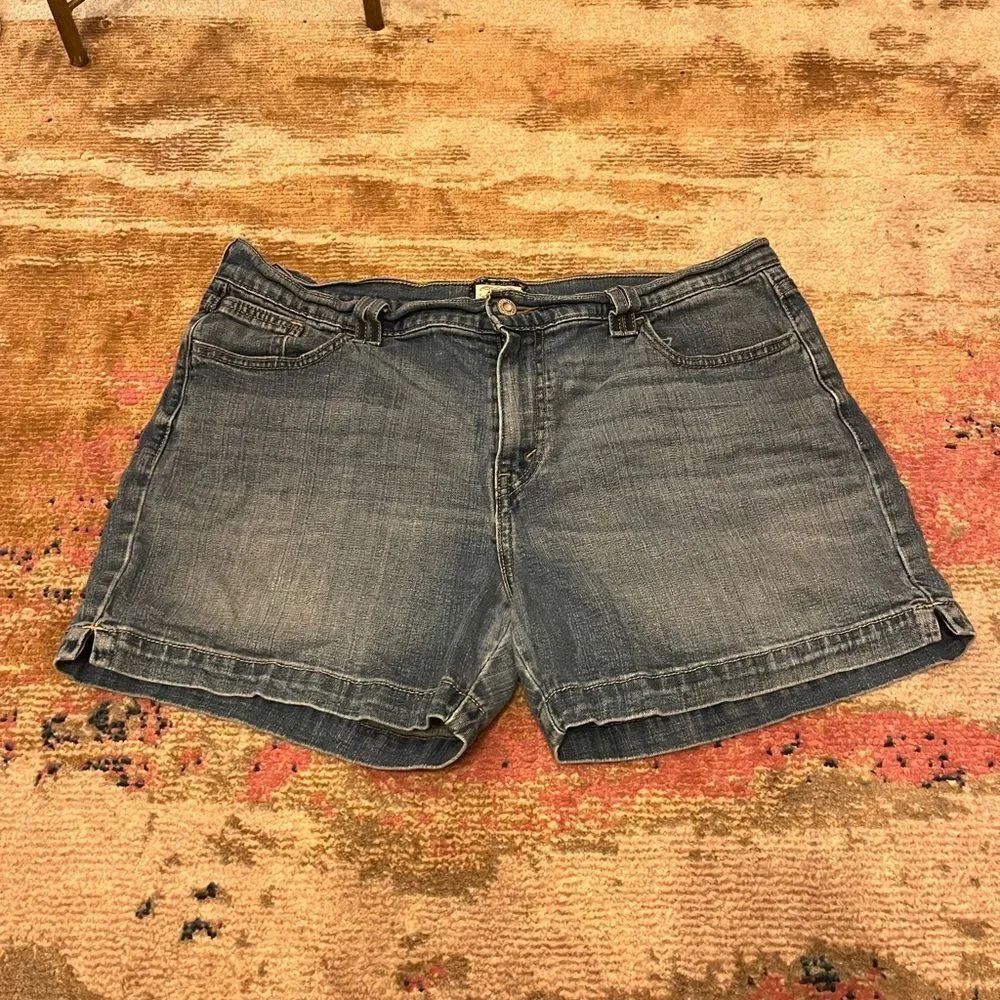Vintage Levi’s denim shorts